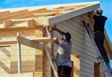 Никому не мешает и не угрожает безопасности: Верховный суд разрешил не сносить самострой при некоторых условиях