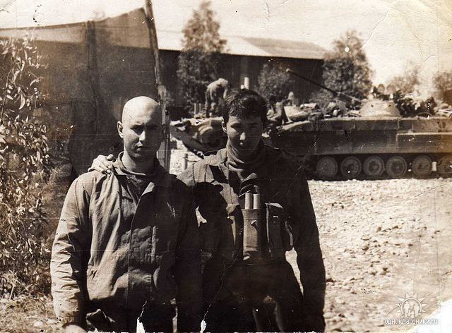 От Афгана до Купянска: как офицер запаса в 56 лет вернулся на передовую и пишет там картины