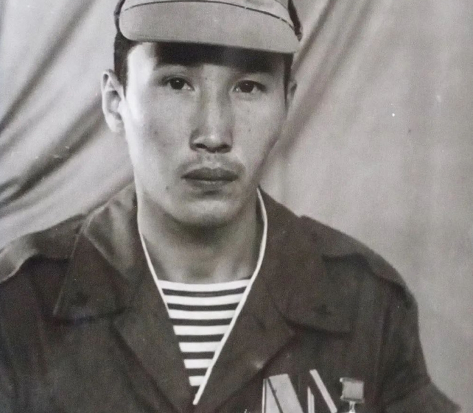 От Афгана до Купянска: как офицер запаса в 56 лет вернулся на передовую и пишет там картины