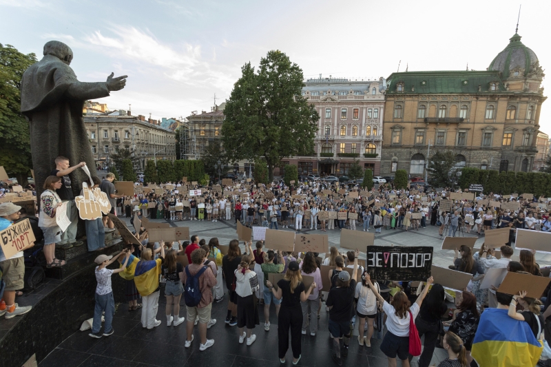 «Политический промах»: почему Зеленский не смог взять под контроль антикоррупционные ведомства Украины