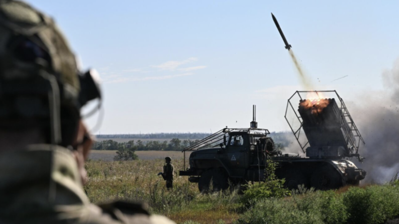 Поражены предприятия ВПК, военный аэродром и склады: ВС РФ нанесли групповой удар по военным объектам Украины