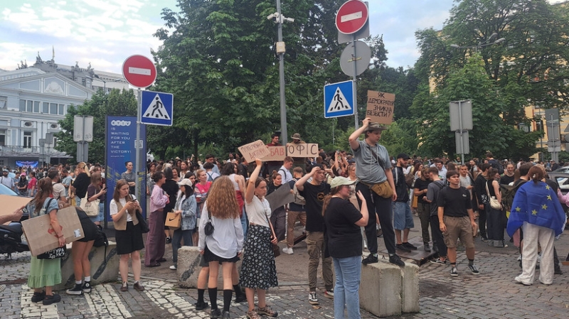 Протестующие в Киеве скандируют фразу «Мы ж не лохи»