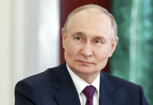 Путин принял участие в церемонии поднятия флага над крейсером «Князь Пожарский»