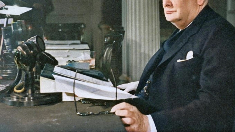 В Британии продают очки Черчилля почти за  тысяч