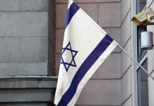 Bild: неизвестные подожгли флаг Израиля на фасаде здания в Берлине