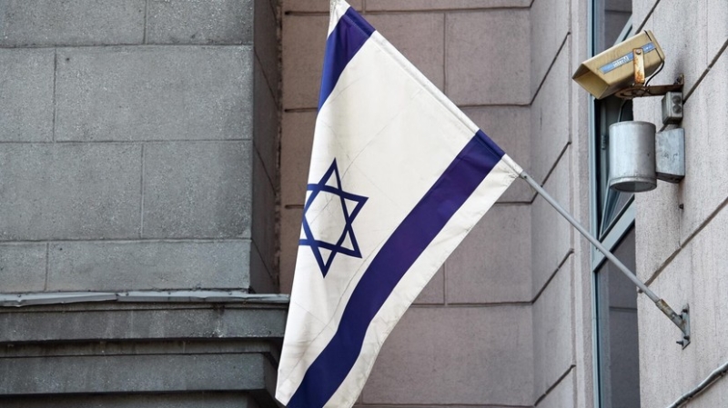 Bild: неизвестные подожгли флаг Израиля на фасаде здания в Берлине