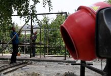 Экс-губернатор Сахалина Хорошавин учится в колонии на бетонщика