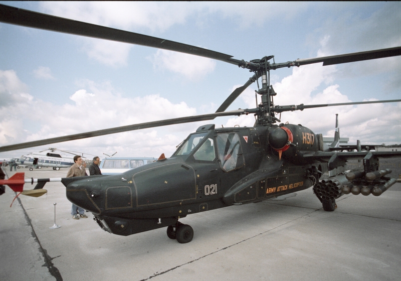 «Концептуально всё было продумано до мелочей»: 30 лет назад на вооружение ВС РФ приняли вертолёт Ка-50 «Чёрная акула»