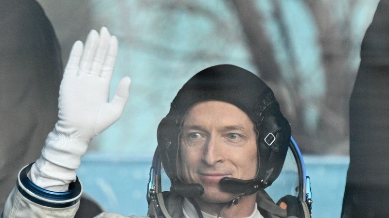 Космонавты с борта МКС поздравили россиян с Днём государственного флага