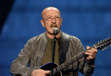 Mash: врачи просят Александра Розенбаума бросить курить после пневмонии