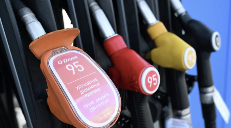 После рекордного скачка: почему оптовые цены на бензин в России перешли к снижению