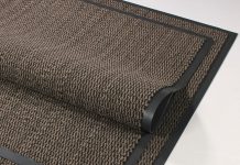 Первый барьер чистоты и стильный акцент: Придверный коврик – как выбрать функциональный и красивый элемент для защиты дома от грязи и создания уютной атмосферы