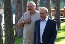 Путин и Лукашенко по-дружески обнялись перед неформальной встречей на Валааме