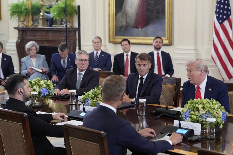 Стадия отрицания: Зеленский отказался выводить войска из Донбасса и повышать статус русского языка