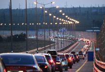 Свыше 2100 автомобилей ожидают проезда по Крымскому мосту