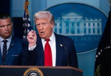 Трамп подписал указ, откладывающий введение повышенных пошлин на товары из КНР