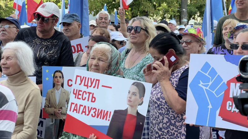 В столице Гагаузии митингующие приняли резолюцию в поддержку Гуцул