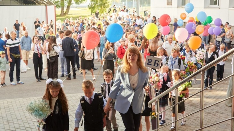 Выходной для родителей, выплата учителям и пособия школьникам: какие изменения к 1 сентября обсуждают в Госдуме