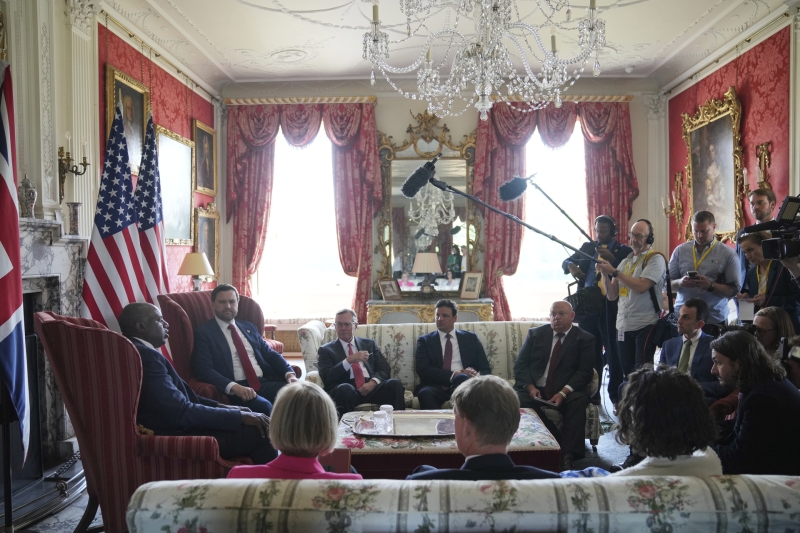 «Запрыгнуть в последний вагон»: как Европа пытается повлиять на украинское урегулирование в преддверии саммита РФ и США