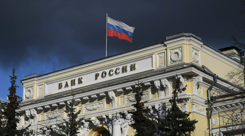 «Заслон схемам злоумышленников»: ЦБ назвал признаки мошенничества при снятии денег в банкоматах