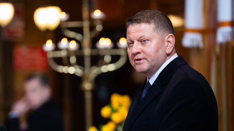 Журналист Ливингстон: Залужный тайно готовится баллотироваться в президенты