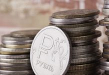 Аналитик: рубль слабеет из-за изменения баланса в потоках валютной ликвидности