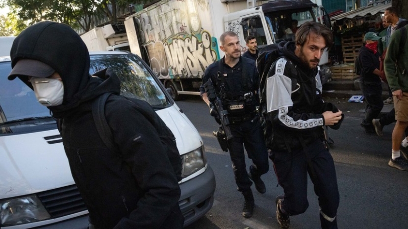 BFMTV: число протестующих во Франции достигло 175 тысяч