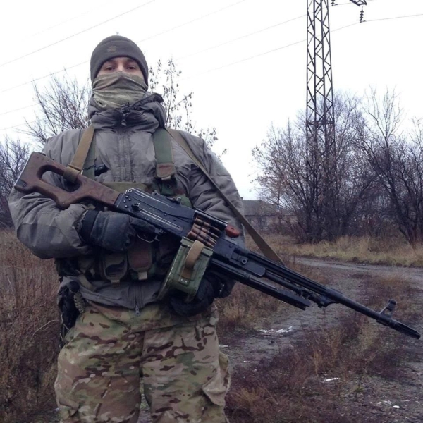 «Чувствуешь, что засыпаешь, — держись за пулемёт»: как полицейский из США с позывным Орион стал донбасским ополченцем