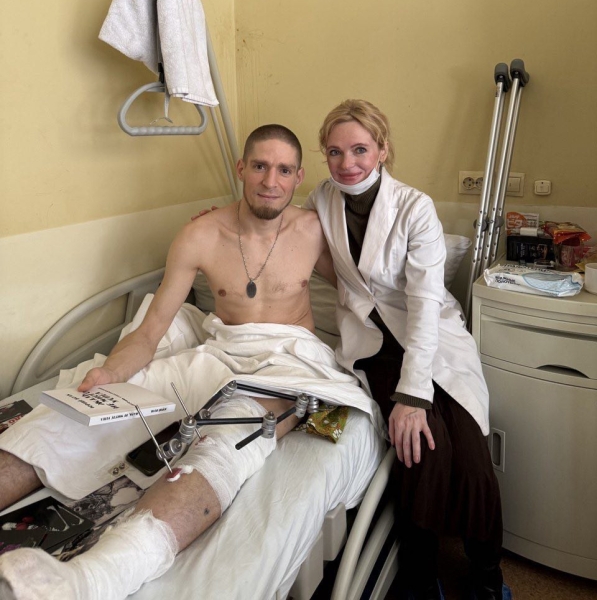 «Дед плакал, когда видел в новостях танки с крестами»: косметолог из Петербурга — о семье и помощи бойцам в госпиталях