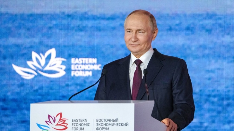 Экономика высоких зарплат, развитие Дальнего Востока и ставка ЦБ: о чём говорил Путин на пленарной сессии ВЭФ