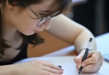 Эксперимент со сдачей двух предметов на ОГЭ будет продолжен в 2026 году