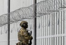 Глава МВД Польши Кервиньский заявил, что границы с Белоруссией закрыли на время