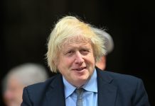 Guardian: Джонсон зарабатывал на контактах во время работы премьером Британии