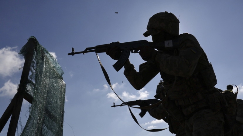 Испугавшийся солдат ВСУ открыл огонь и помешал группе сослуживцев сдаться в плен