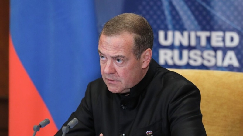 Медведев назвал актом гражданского мужества голосование в Курской области