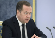 Медведев призвал консультироваться по гарантиям для Украины с Россией