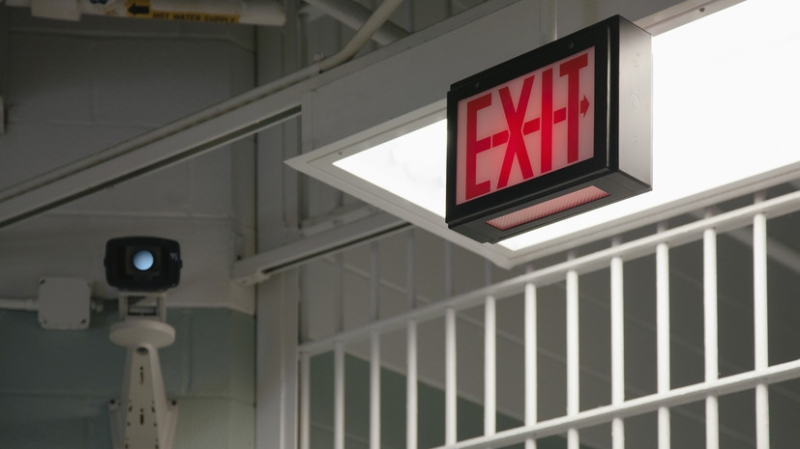 NYP: новое видео по делу Эпштейна содержит пропавшую в день его смерти минуту