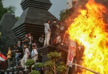 Протестный театр марионеток: как Запад разжигает массовые беспорядки в Индонезии