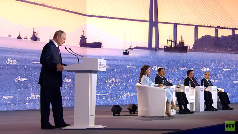 Путин: связи Дальнего Востока с зарубежными странами укрепляются