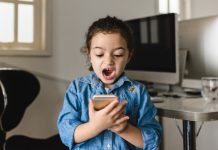 Россиянам назвали схемы, которые мошенники часто используют в отношении детей