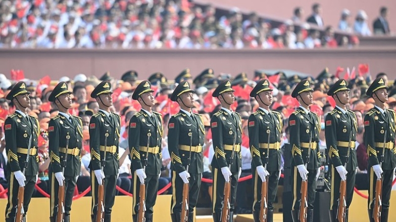 RT: появились кадры с военного парада в Пекине