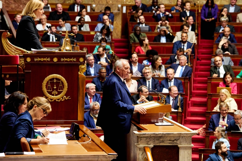 «Серьёзная нестабильность»: чем может обернуться для Франции новый политический кризис