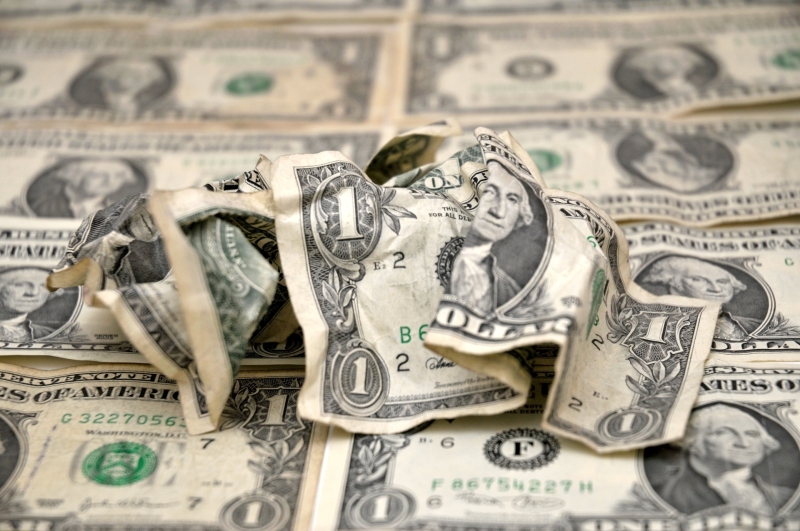 «Станут непригодными ни для чего, кроме розжига в печке»: замглавы Минфина — о хранении денег в долларах и судьбе золота