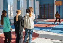 В цветах российского флага: в Госдуме прорабатывают вопрос введения единой спортивной формы в школах