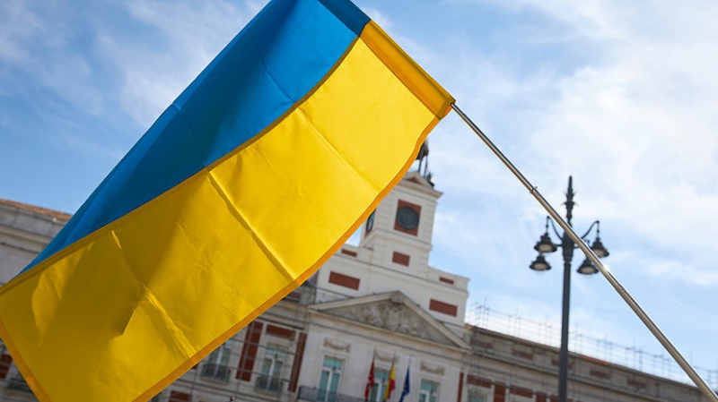 В Полтаве на месте памятника Петру I установили вертолёт