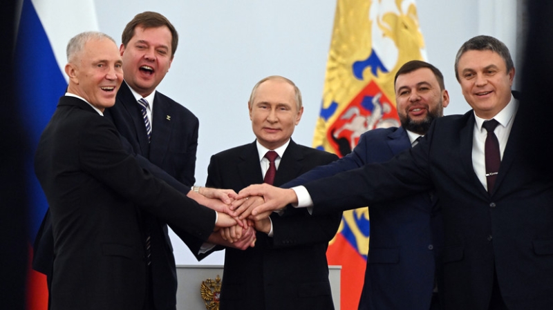 «Вернулись в родную семью»: Путин поздравил граждан с Днём воссоединения Донбасса и Новороссии с РФ