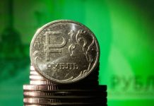 Впервые с мая: почему курс доллара перевалил за отметку 83 рубля