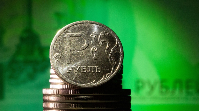 Впервые с мая: почему курс доллара перевалил за отметку 83 рубля