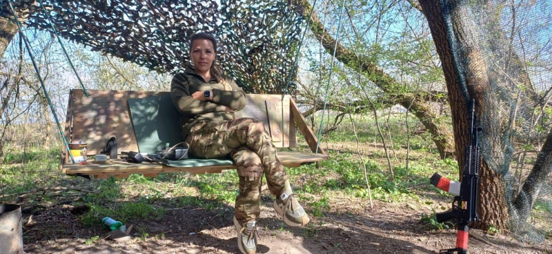 «ВСУ не разбирают, какая машина едет, — бомбят всё»: как волонтёр пережила попадание дрона в свой автомобиль