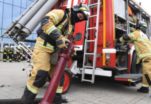 Девочка-подросток подожгла квартиру в Москве при попытке вскрыть сейф болгаркой